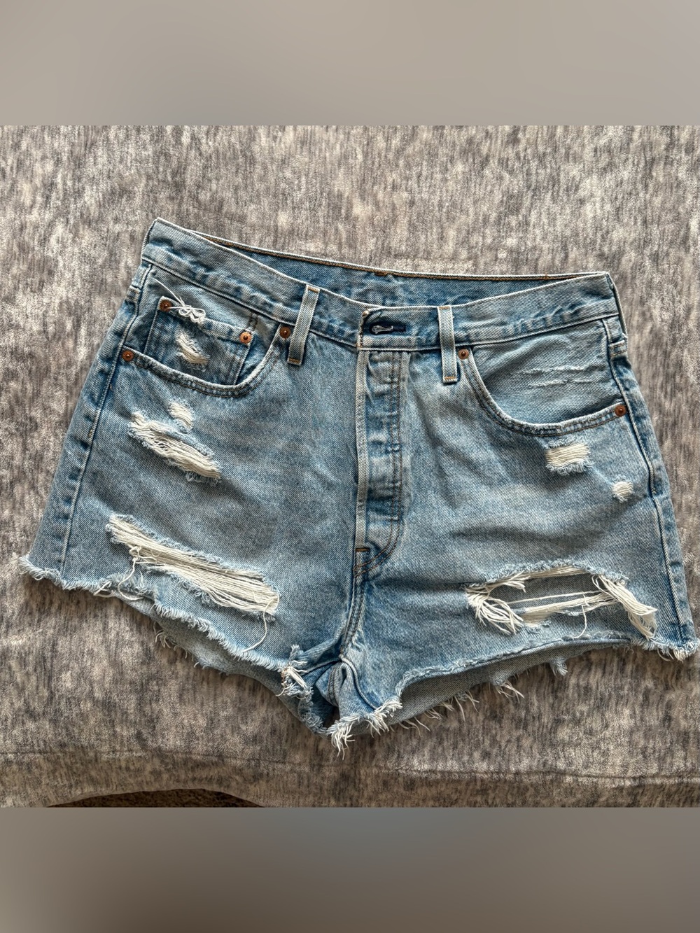 Levi’s 501 Jean shorts 100% cotton denim ripped distressed frayed 32